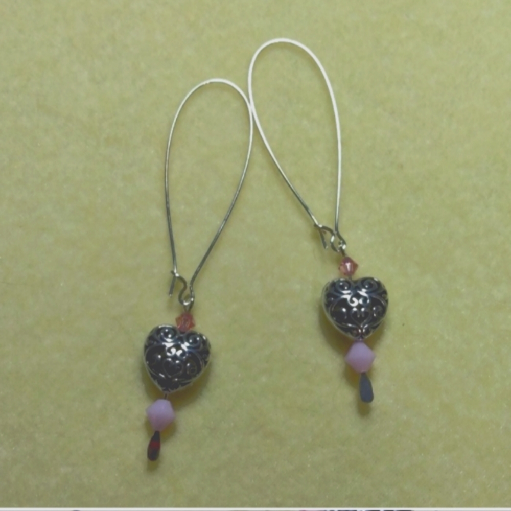 🩷Hand Crafted Heart & Swarovski Crystal Earrings🩷